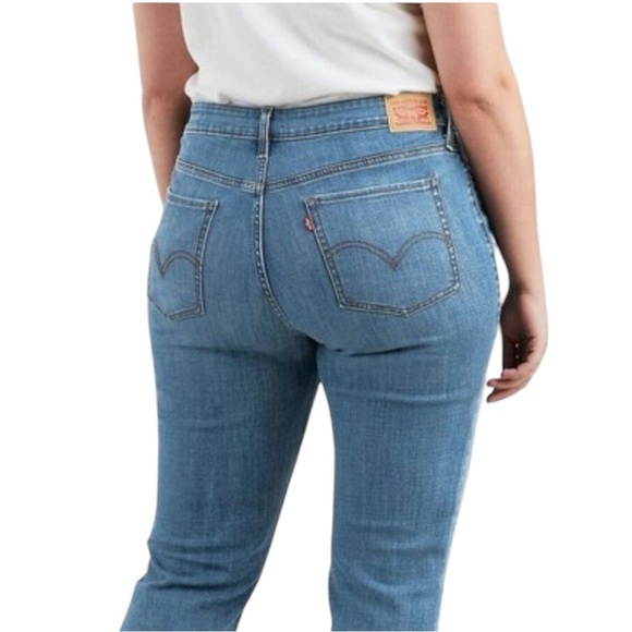 LEVI’s Classic Straight Med-Rise Blue Jeans in Size 24W NWT— CLOSET STAPLE!!! - Picture 3 of 7